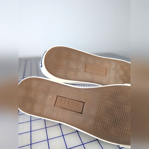 Sperry Striped Blue & White Sneakers – Women’s 9.5, Leather Laces - Picture 10 of 16